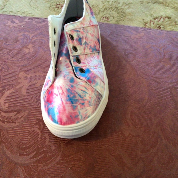 TieDye lace up sneakers in pink and blue NWT - Picture 4 of 5